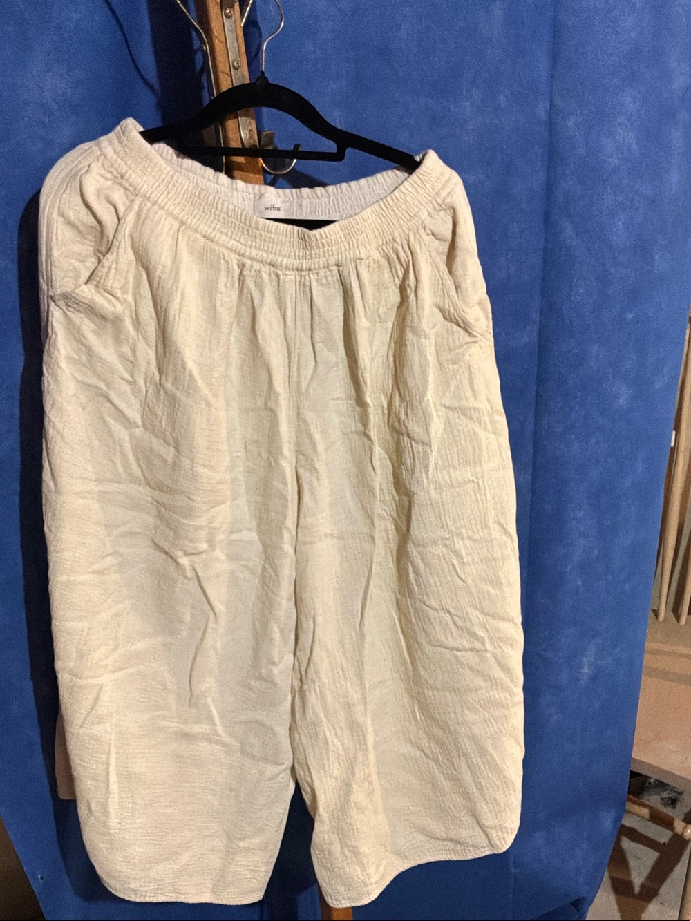 Wilfred Cream Textured Elastic-Waist Bermuda Shorts